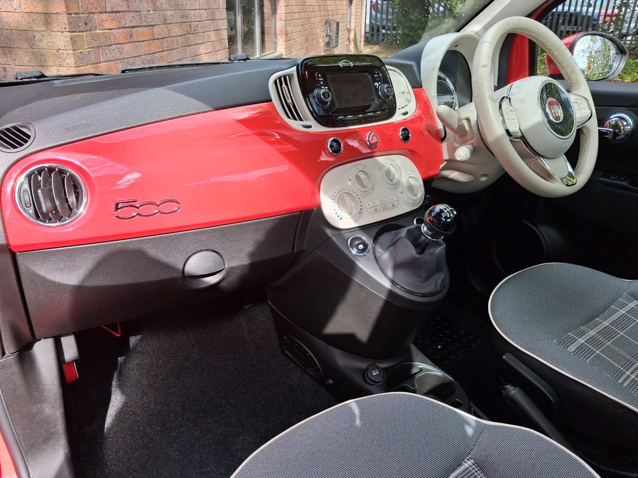 FIAT 500 1.2 LOUNGE 3DR 2019 19 FIAT 500 1.2 LOUNGE 3DR 2019 19...